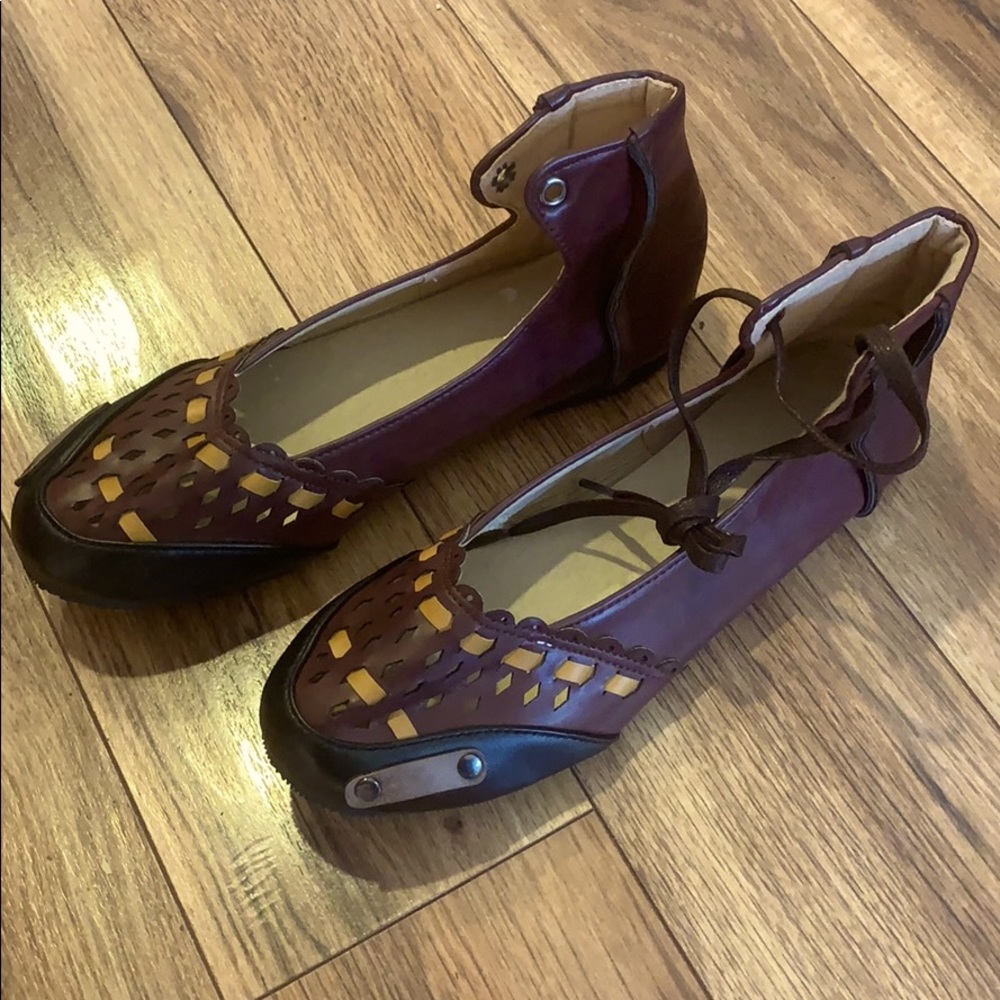 Lace up detailed flats